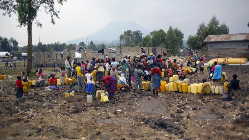 Vertriebene in Kongo beim Wasserholen in einem Flüchtlingslager nördlich von Goma (Archiv)