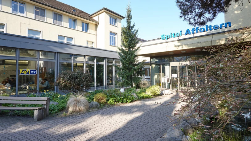 Ein 83-Jähriger hat im Spital in Affoltern am Albis seine gleichaltrige Ehefrau getötet. Danach richtete er sich selbst. Die Kantonspolizei Zürich untersucht nun das Motiv.