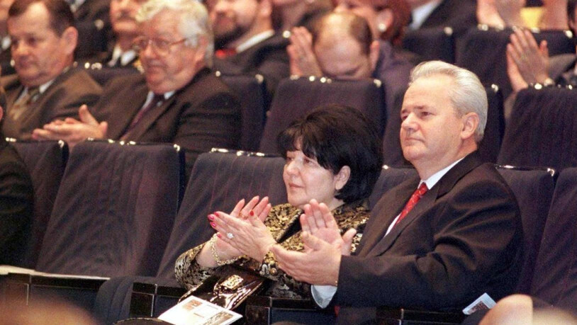 Zwölf Jahre nach seinem Tod stehen Slobodan Milosevic (r) und seine Frau Mira Markovic (l) im Zentrum eines Theaterstücks und eines Musicals. (Archivbild)