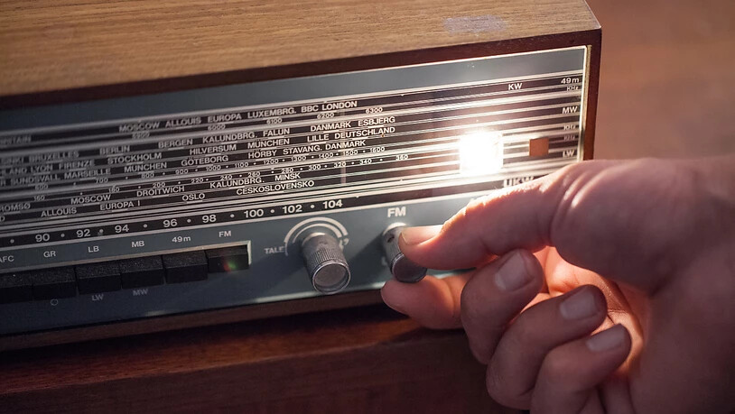 Radio ist in der Schweiz nach wie vor ein beliebtes Medium, auch wenn die Nutzung leicht zurückgegangen ist. (Archivbild)