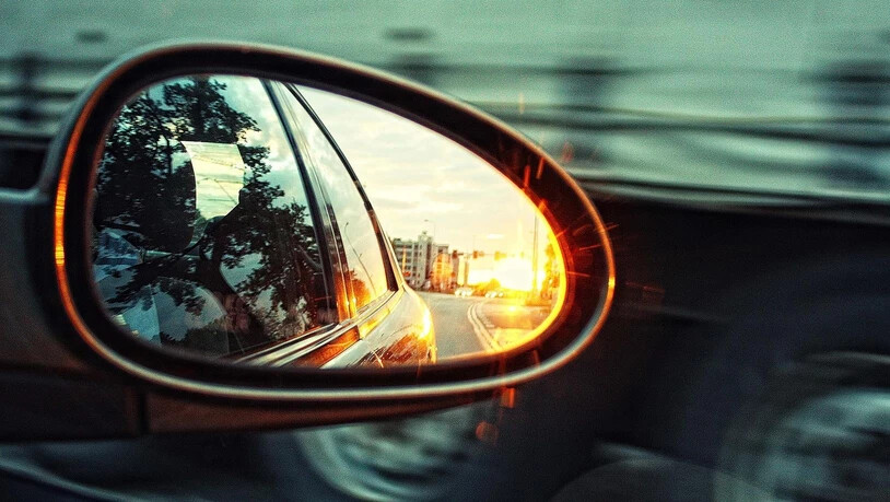 Die Sonne nimmt in diesen Tagen den Autofahrern die Sicht.