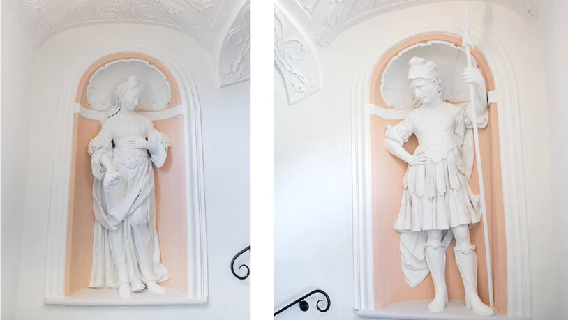 Mannshohe Figuren im Treppenhaus verkörpern angeblich Krieg und Frieden.