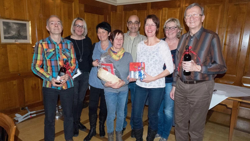 Die Jubilare umrahmen Susanne Streiff, die für 35 Jahre Mitgliedschaft geehrt wurde.