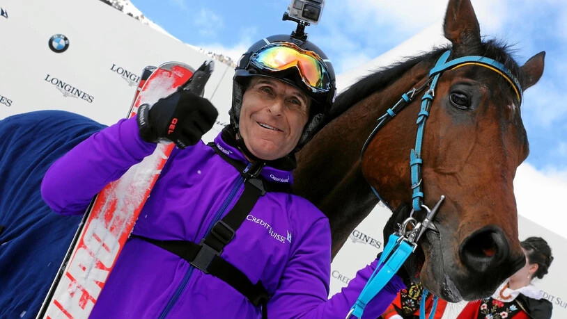 «Pinot» mit Fahrer Alfredo Lupo Wolf an der Siegerehrung vom «Grand Prix Credit Suisse», dem Skikjoering über 2700 Meter.