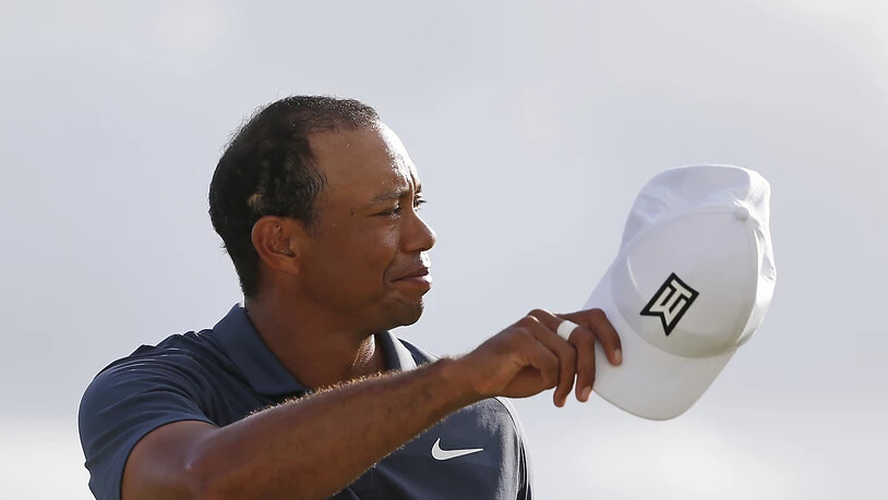 Tiger Woods darf nach einer guten Runde die Mütze abnehmen