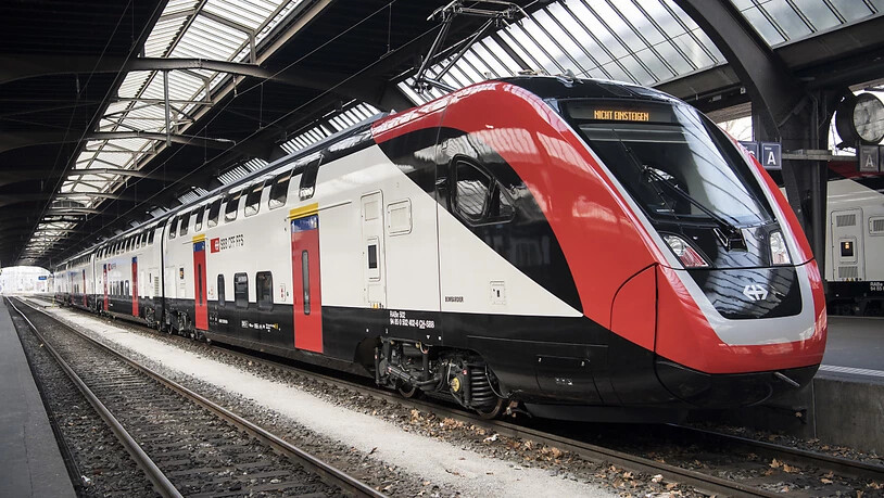 Die Erstfahrt des neuen Fernverkehrs-Doppelstockzugs der SBB mit dem Namen "FV-Dosto" ist am Montag problemlos erfolgt.