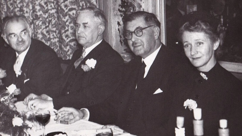 Ständeratspräsident Johann Schmucki feiert seine Wahl 1952 im «Ochsen».