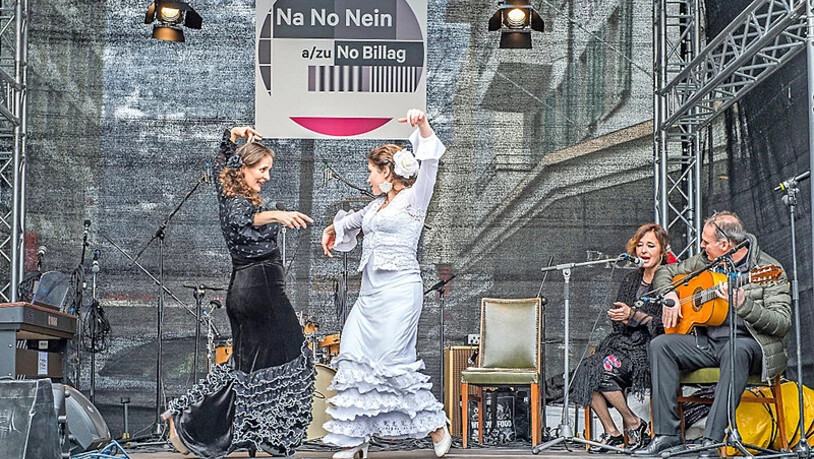 Ins Zeug gelegt für SRG & Co: die Kulturschaffenden in Graubünden – hier Vanessa Nicola und ihre Tänzerinnen – an der Kundgebung Ende Februar in Chur.