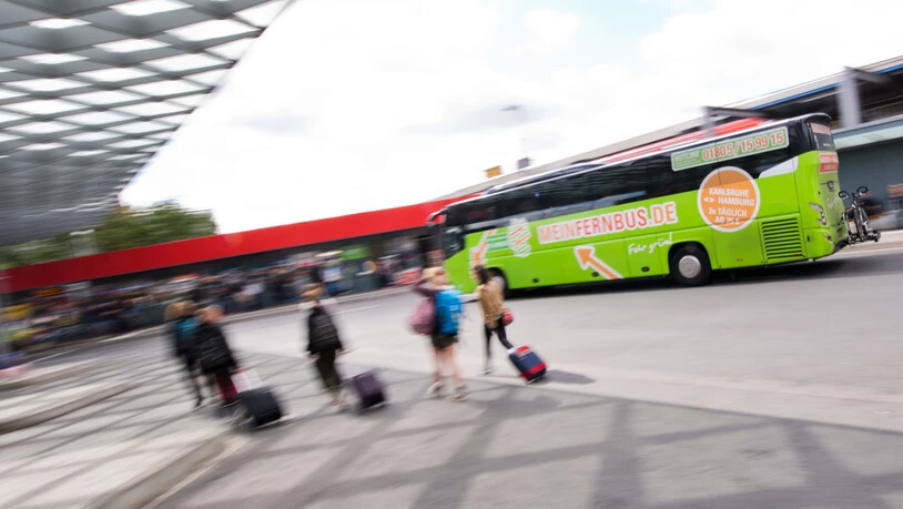 Flixbus steigt in Deutschland auf den Zug um: Das bisherige reine Bus-Unternehmen bietet neu ab März auch Zugreisen zwischen Hamburg und Köln sowie zwischen Berlin und Stuttgart an.  (Archivbild)