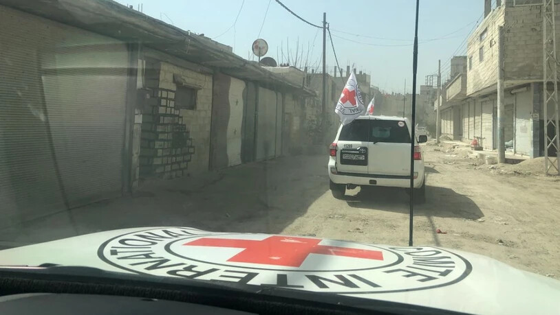 Ein Konvoi des Internationalen Komitees vom Roten Kreuz hat Ost-Ghuta erreicht. (Archiv)