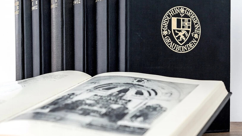 Unverzichtbar: Das siebenbändige Werk zu den Baudenkmälern Graubündens von Erwin Poeschel aus den vierziger Jahren.