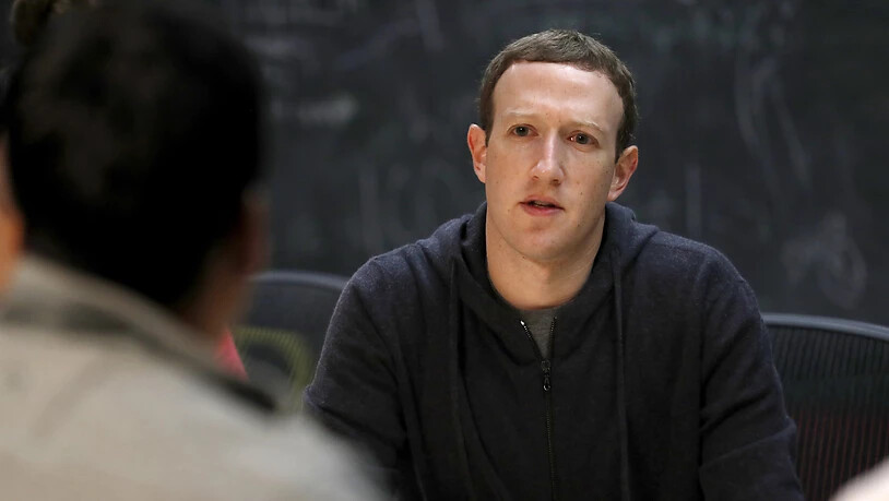 Facebook-Chef Mark Zuckerberg entschuldigt sich bei den Nutzern. (Archiv)