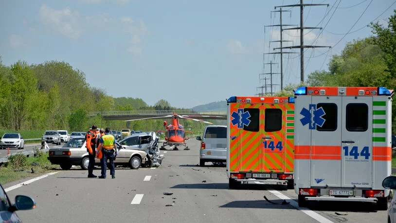 Beim Unfall auf der Autobahn A7 im Kanton Thurgau wurde eine 81-jährige Frau tödlich verletzt.