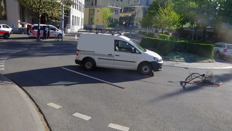 Der Unfall ereignete sich im Kreisel Rätus-/Sägenstrasse.
