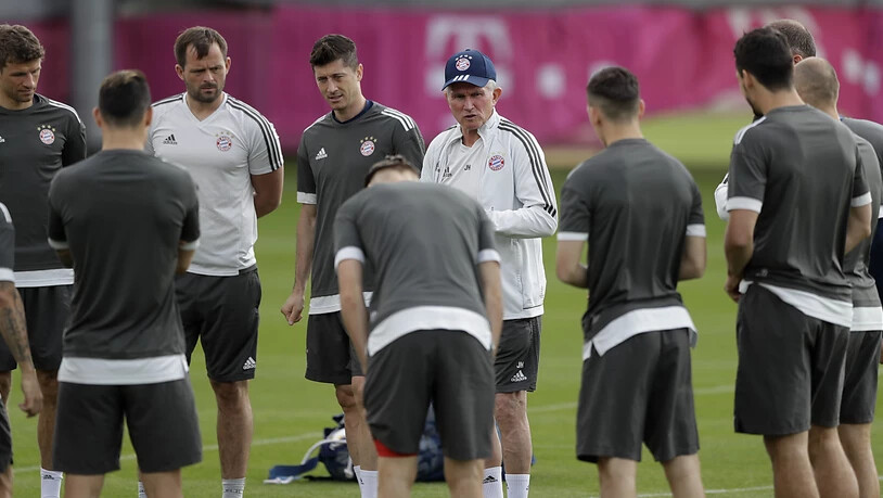 Bayern-Trainer Jupp Heynckes sortiert seine Mannschaft für das Rückspiel in Madrid