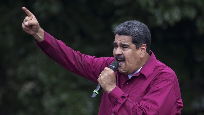 Nicolás Maduro preist sich auf einer Manifestation in Caracas mit neuen Versprechungen als Präsident Venezuelas an.