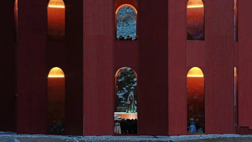 Origens Ball-Inszenierung im Julierturm 
