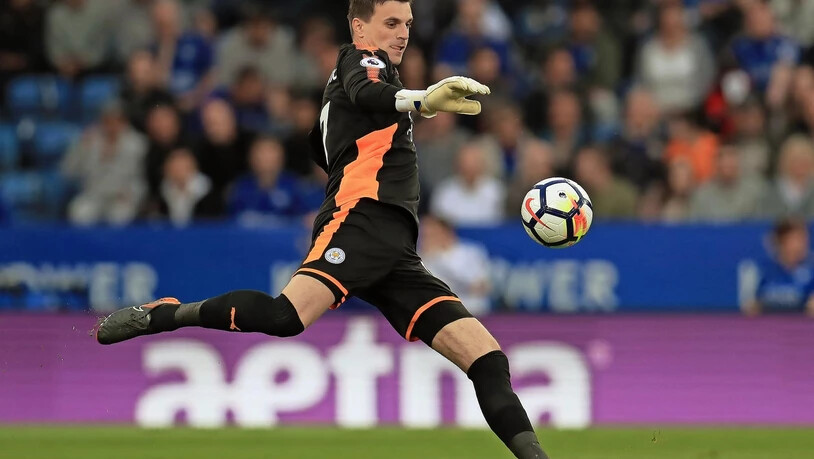 Im Schuss: Eldin Jakupovic zeigt im ersten Auftritt für seinen neuen Verein Leicester City eine sehr gute Leistung. MIKE EGERTON/KEYSTONE