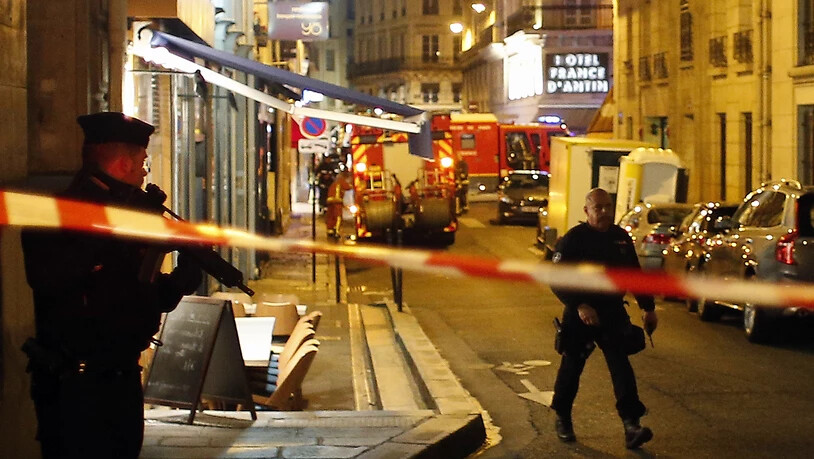 Tatort des Messerangriffs in Paris. Inzwischen ist bekannt geworden, dass der Attentäter tschetschenischer Herkunft ist.