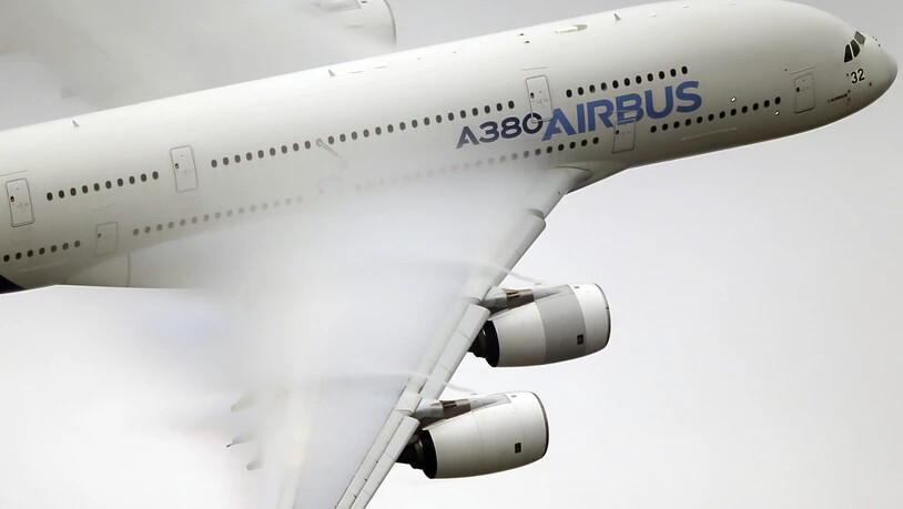 Der Boeing-Rivale Airbus und die EU haben sich auf Anpassungen der Anschubfinanzierungen für das Grossraumflugzeug A380 und den Airbus A350XWB geeinigt. Es ist der jüngste Schritt im langjährigen Subventionsstreit mit den USA. (Archiv)