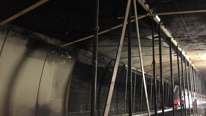 Die Abstützungen im Tunnel.