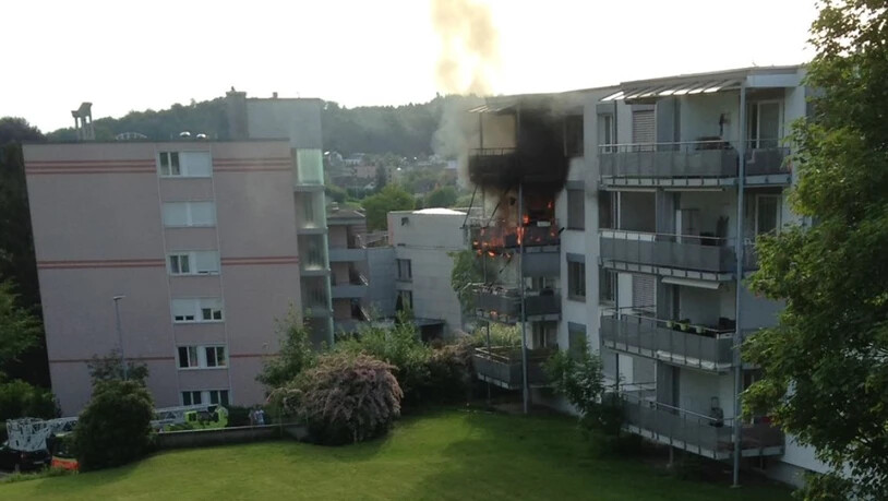 Nach dem Brand auf dem Balkon ist die Wohnung vorläufig nicht bewohnbar.