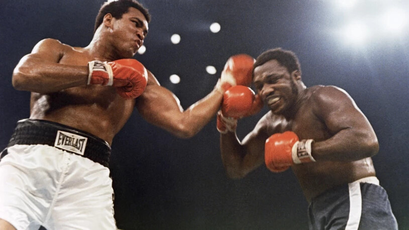 Der frühere Boxweltmeister Muhammad Ali, links, hier im Kampf gegen Joe Frazier, soll posthum begnadigt werden. (Archivbild)