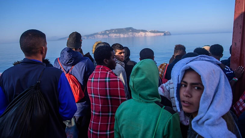 Flüchtlinge aus dem Mittelmeer auf dem Rettungsschiff "Aquarius". Dieses durfte am Sonntag nicht in Malta anlegen.