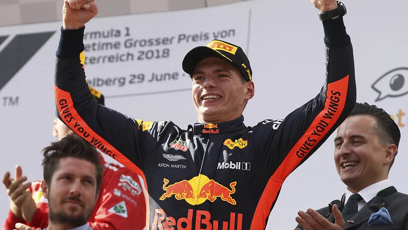 Max Verstappen lässt sich in Österreich als Sieger feiern