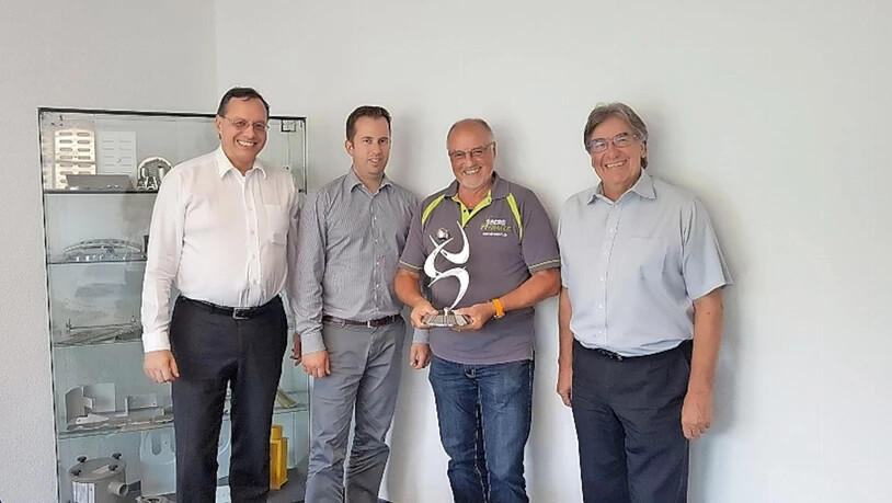 Der Prix Inox 2018 geht an die Bergkralle: (von links) René Mächler, Sven Bowald, Ruedi Menzi und Marcel Odermatt.