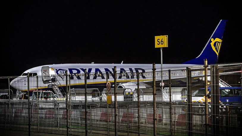 Wegen eines Streiks bleiben in Irland einige Ryanair-Flugzeuge am Boden. (Archivbild)