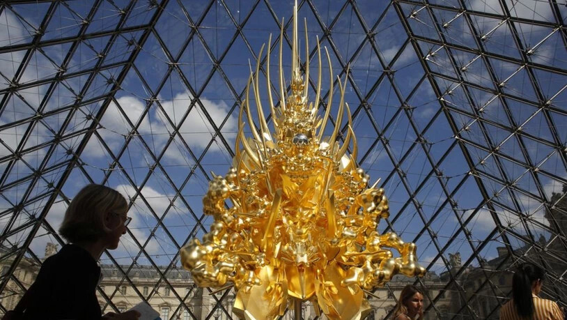 Spektakulär: Kohei Nawas Skulptur "Thron" unter der Pyramide des Louvre. Sie ist Teil der über ganz Paris verteilten Japan-Hommage "Japonismes", mit welcher der 160. Geburtstag der diplomatischen Beziehungen zwischen Frankreich und Japan gefeiert werden.