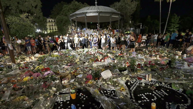 Frankreichs Premierminister Edouard Philippe hat bei einer Gedenkveranstaltung für die Opfer des Terroranschlags 2016 in Nizza zusätzliche Unterstützung für Anschlagsopfer zugesagt. (Archivbild)