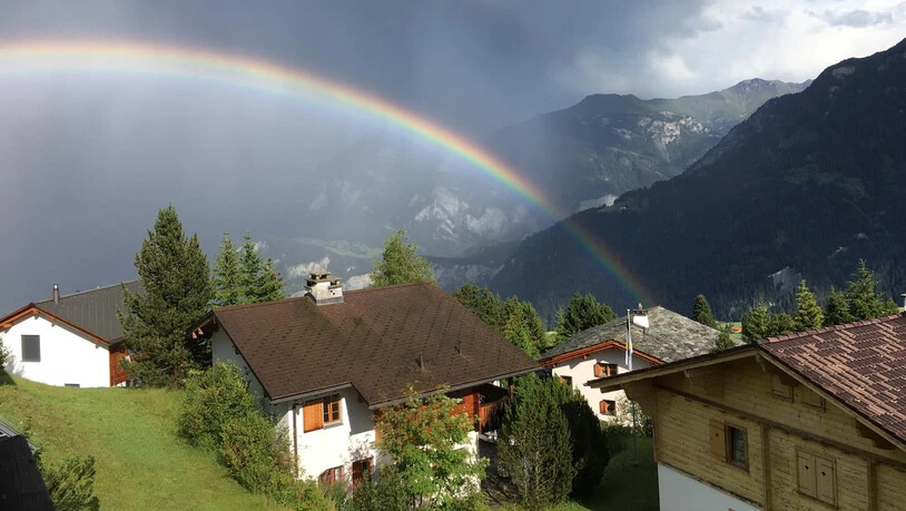 Leserreporter Stephan Büsser hat uns diesen tollen Regenbogen über Oberurmein geschickt.