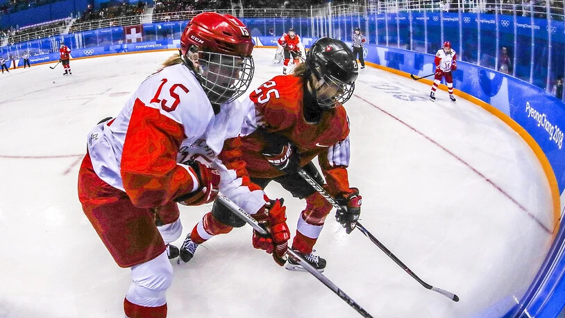 Die Schweiz, hier mit Topskorerin Alina Müller (rechts) im Spiel gegen Russland, beendete das olympische Eishockey-Turnier 2018 in Pyeongchang im 5. Rang