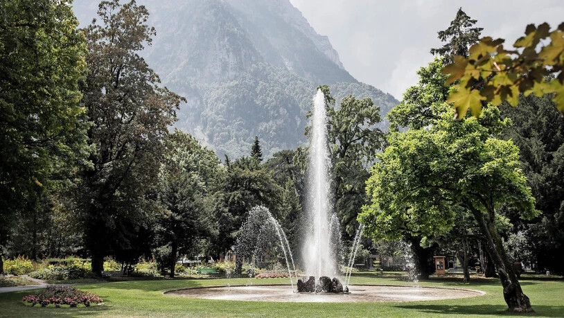 Der Springbrunnen im Volksgarten darf weiterhin vor sich hin «springen». 