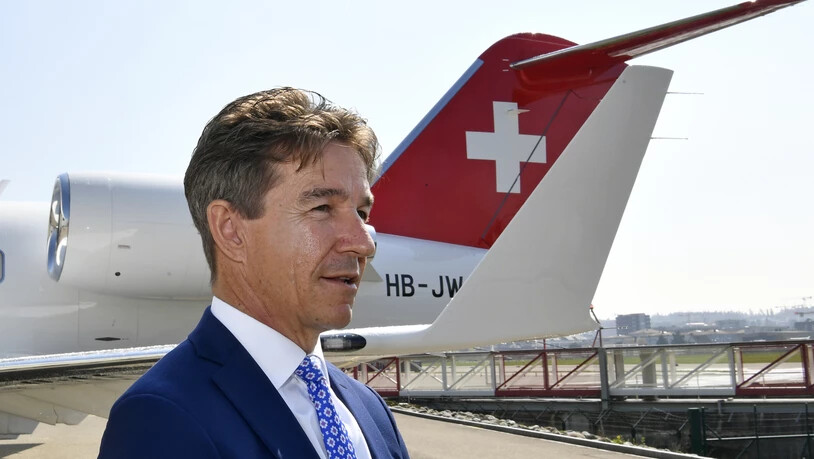 Der Chef der Schweizer Rettungsflugwacht Rega, Ernst Kohler, warnt in einem Interview vor immer mehr Papierkram bei der Rettung von Menschen. (Archivbild)
