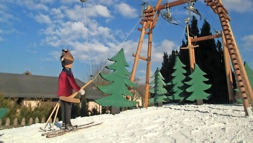 Jakob Schuler baut in seiner Freizeit den Skilift Niederschlacht in Braunwald mit Zug- und Aufwickler-Schleppgehänge nach.