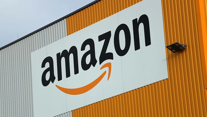Viele Internetbestellungen beflügeln den Amazon-Konzern. (Archivbild)