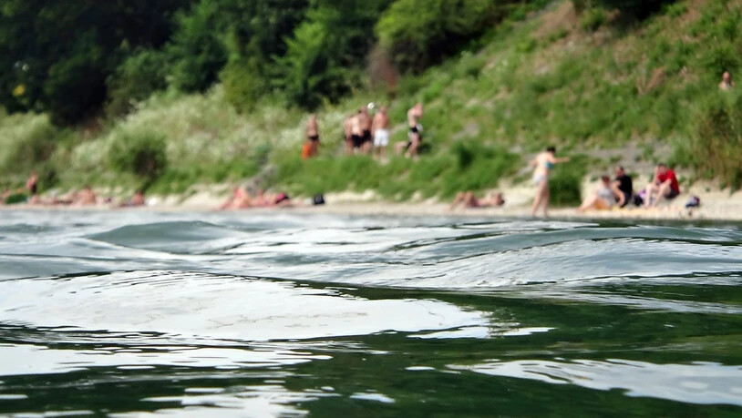 Ein 83-jähriger Schwimmer ist am Sonntag im Rhein bei Waldshut ertrunken. (Symbolbild)