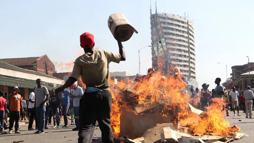 Frust schlägt in Gewalt um in Harare, der Hauptstadt von Simbabwe, nach Bekanntgabe der Teilergebnisse zu den Wahlen.