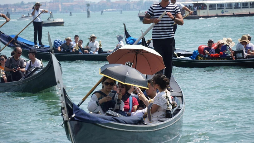 Dichtestress auf den Wasserstrassen in Venedig: Nach zwei tödlichen Unfällen fordern nun auch Politiker rasche Massnahmen. (Themenbild)