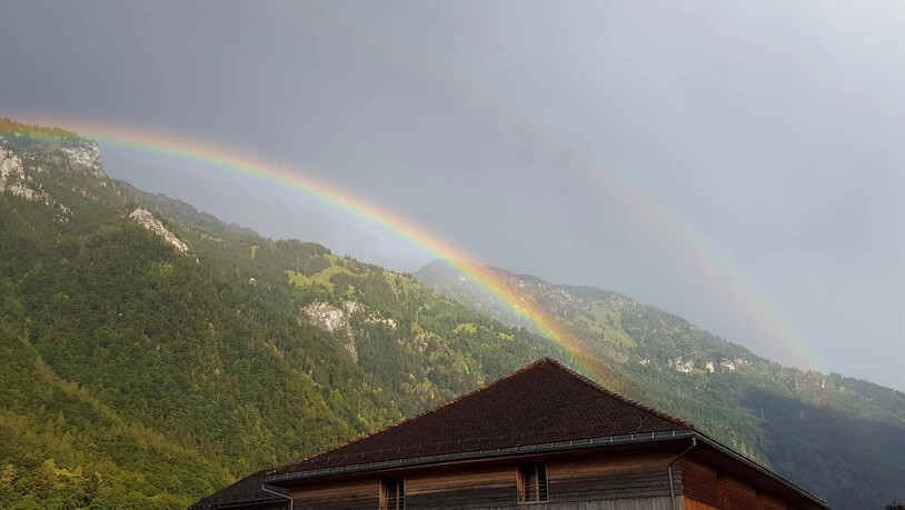 Einfach schön ... Doppelter Regenbogen in Ennenda.