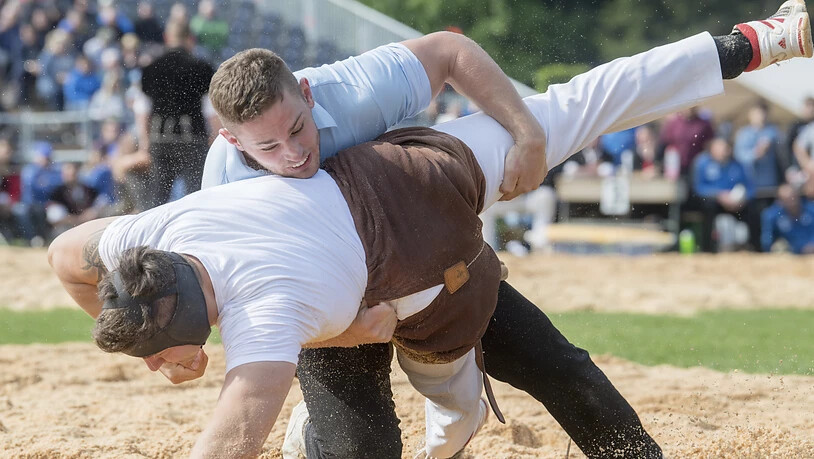 Remo Käser (oben), hier bei einem Angriff gegen Werner Suppiger