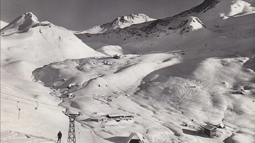 Das erste Leben: Das Skigebiet im Fondei 1964, im Hintergrund Parsenn. 