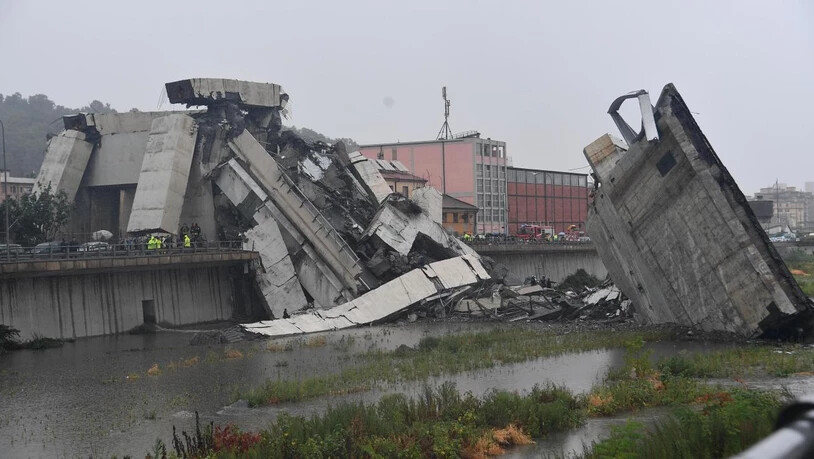 Die Trümmer der Brücke: Über 30 Menschen starben beim Einsturz in Genua.