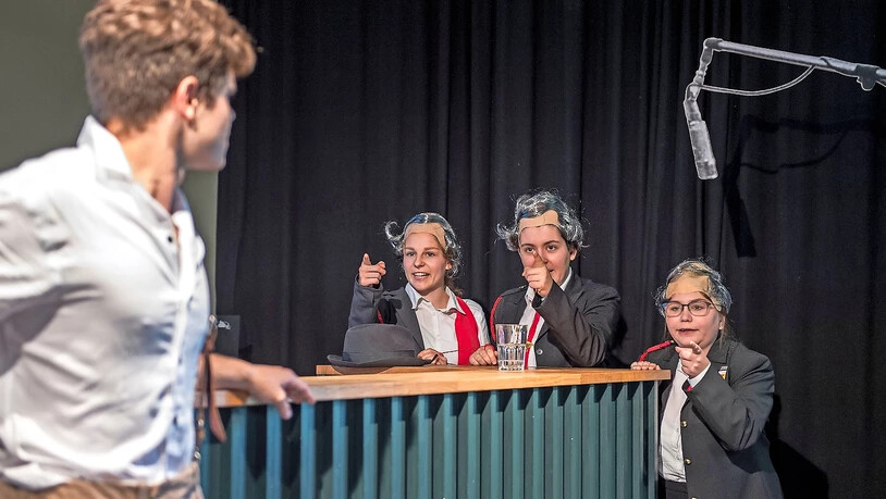 ...Pablo des Cubo Arroyo und die drei Darstellerinnen des Lukullus.