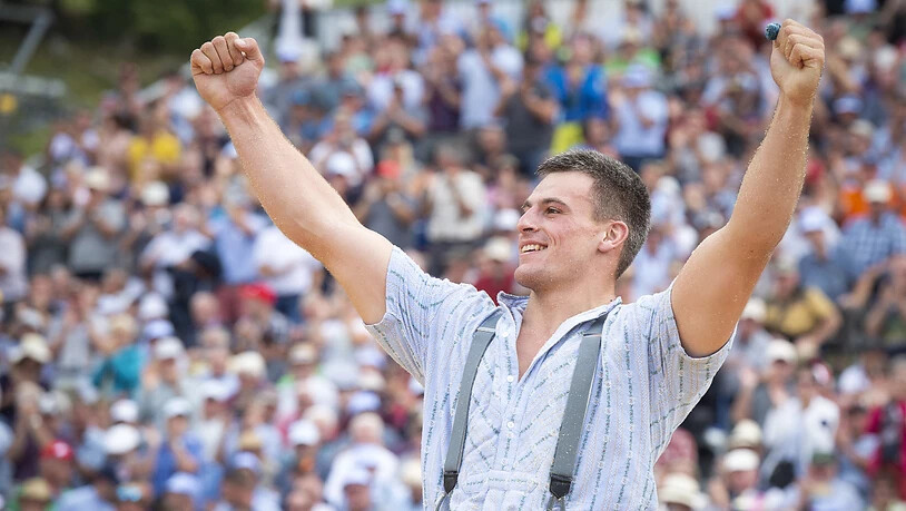 Samuel Giger lässt sich auf der Schwägalp bejubeln