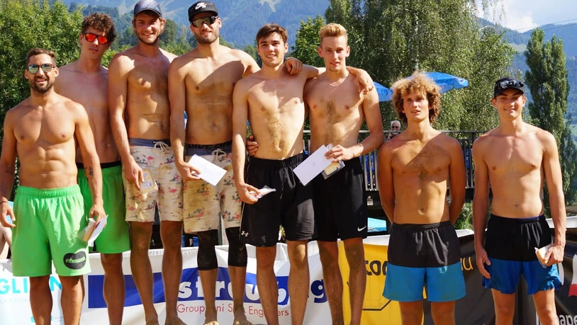 Siegerehrung der Männern beim A2-Beachvolleyball-Turnier in Ilanz.