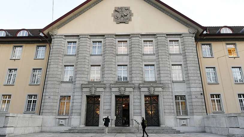 Ein 62-jähriger Mann aus Bangladesch musste sich am Mittwoch vor dem Bezirksgericht Zürich wegen Mordes an seiner Ehefrau verantworten. (Archivbild)